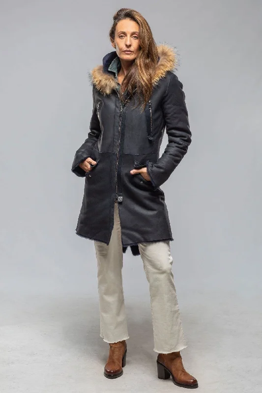 Timber Hooded Shearling Parka In Midnight