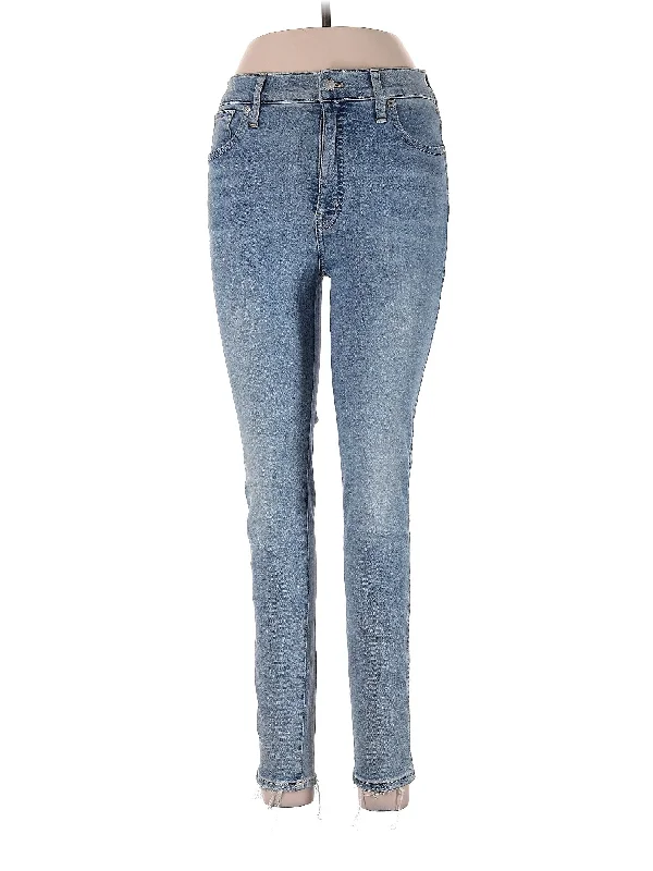 Mid-Rise Skinny Jeans in Light Wash