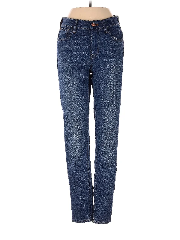 Mid-Rise Straight-leg Jeans in Medium Wash