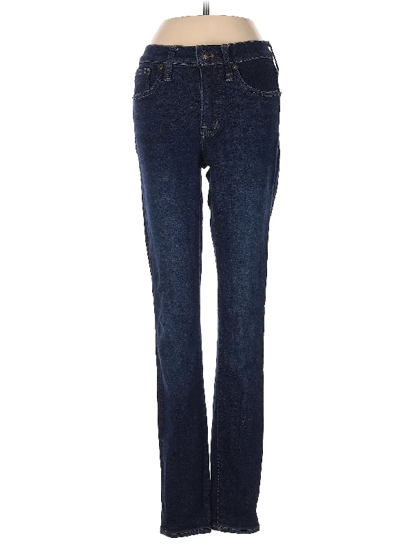 Mid-Rise Straight-leg Jeans in Medium Wash