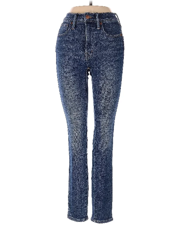 Mid-Rise Straight-leg Jeans in Medium Wash